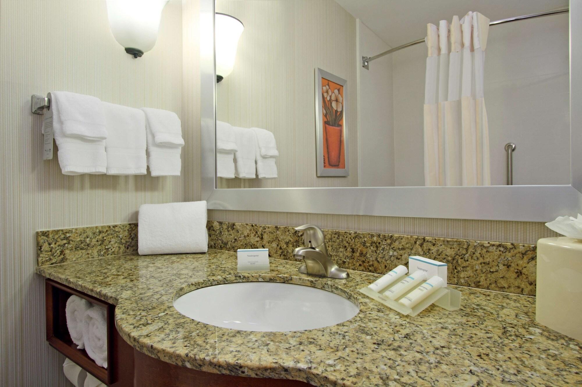 Hilton Garden Inn Columbus Airport Экстерьер фото