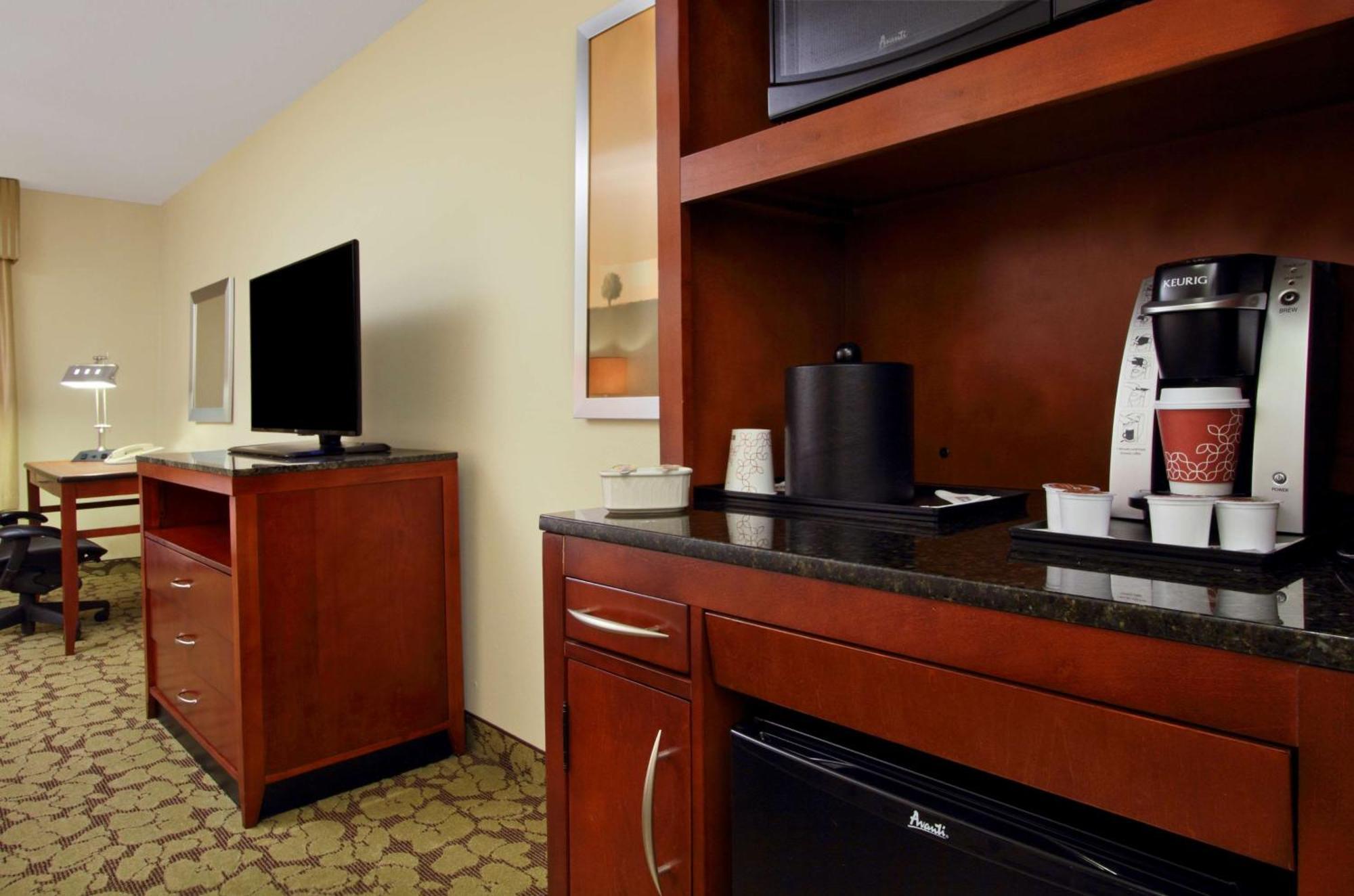 Hilton Garden Inn Columbus Airport Экстерьер фото