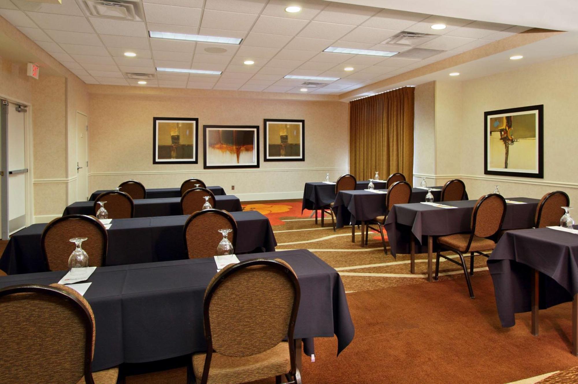Hilton Garden Inn Columbus Airport Экстерьер фото
