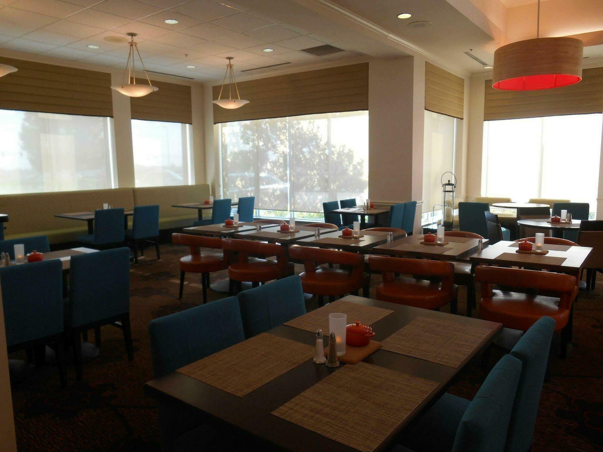 Hilton Garden Inn Columbus Airport Экстерьер фото